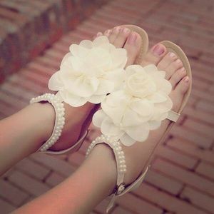 Cute white flower sandals